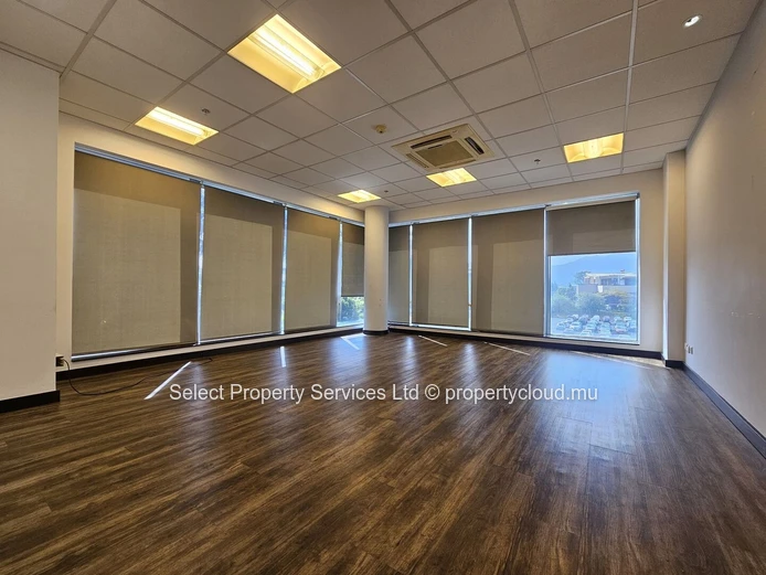 Espaces de bureaux semi-meublés à vendre à Ebene à partir de Rs26.5 M