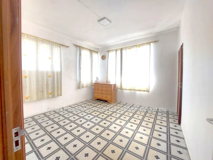 À Vendre : Belle maison non meublée à Vacoas,