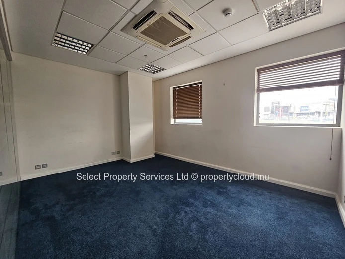 Espaces de bureaux semi-meublés à vendre à Ebene à partir de Rs26.5 M
