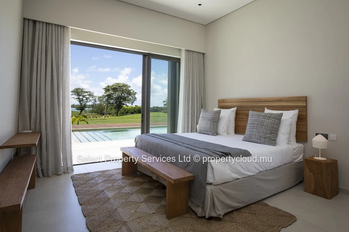 Luxueux Duplex de 4 chambres à vendre avec vue panoramique sur la mer et le golf à Anahita Beau Champ