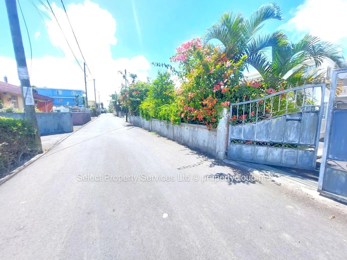 À Vendre : Belle maison non meublée à Vacoas,