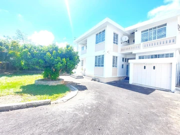6 Bedroom House