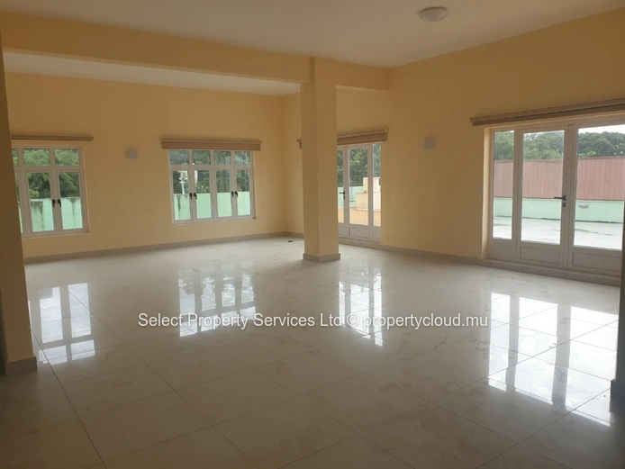 Grand Penthouse G+2 for Sale in River Island Residence - Trianon 