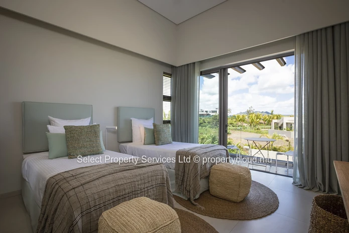 Luxueux Duplex de 4 chambres à vendre avec vue panoramique sur la mer et le golf à Anahita Beau Champ