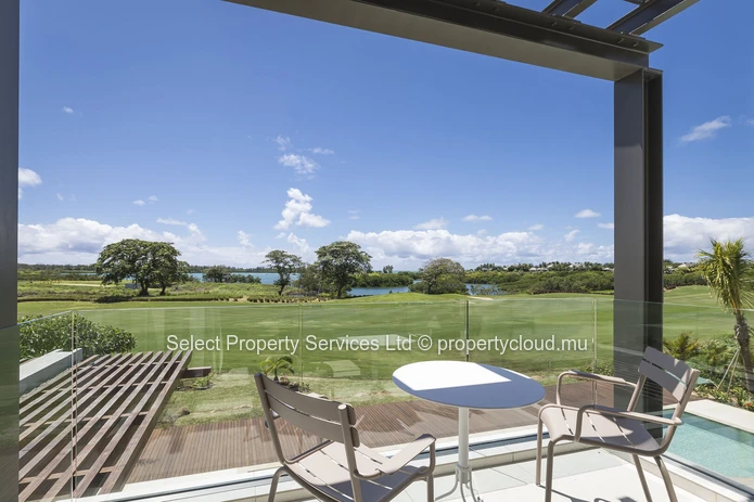 Luxueux Duplex de 4 chambres à vendre avec vue panoramique sur la mer et le golf à Anahita Beau Champ