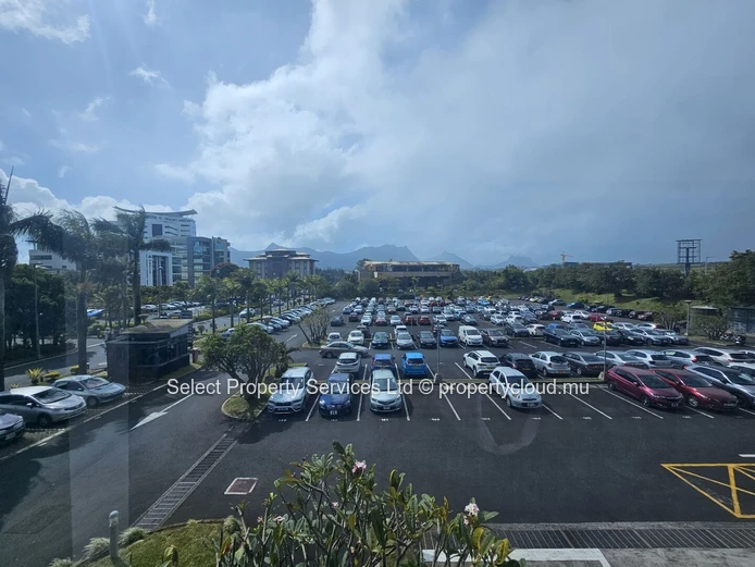 Espaces de bureaux semi-meublés à vendre à Ebene à partir de Rs26.5 M