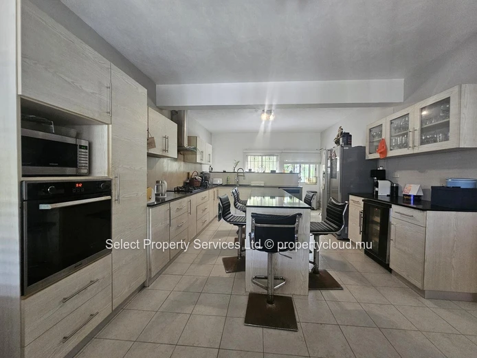 Charmante maison spacieuse de 4 chambres à vendre à Floreal