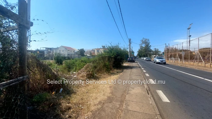 A vendre, Terrain Commercial sur la Route Royale de Bambous à Rs 17.9 M