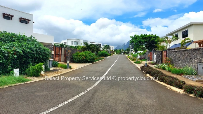Residential plot for sale, Gated Morcellement, Bambous