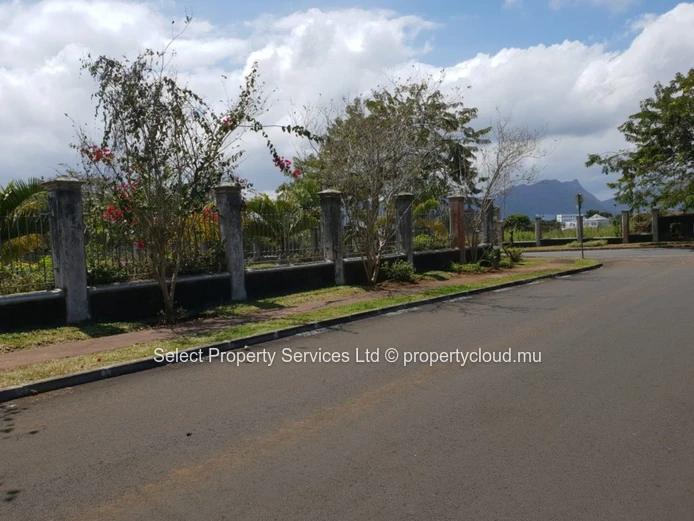 Land for sale Emerald Park, Trianon - Rs
