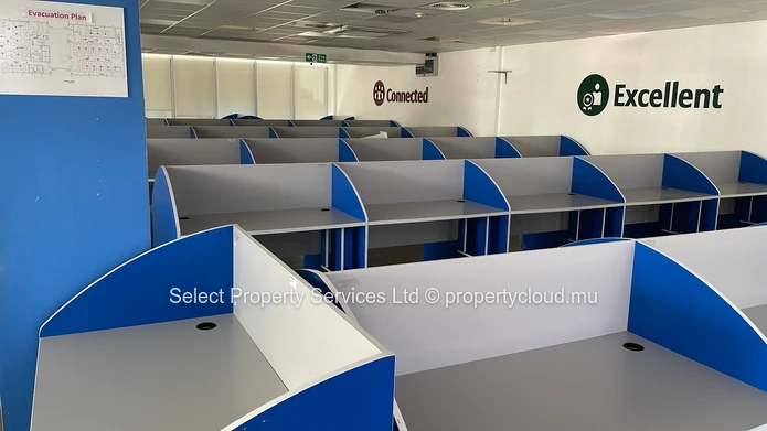 Espaces de bureaux meublés  à vendre à Ebène