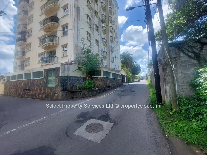 Exclusive Listing – Rs - For sale Spacious Apartment in the Heart of Quatre Bornes
