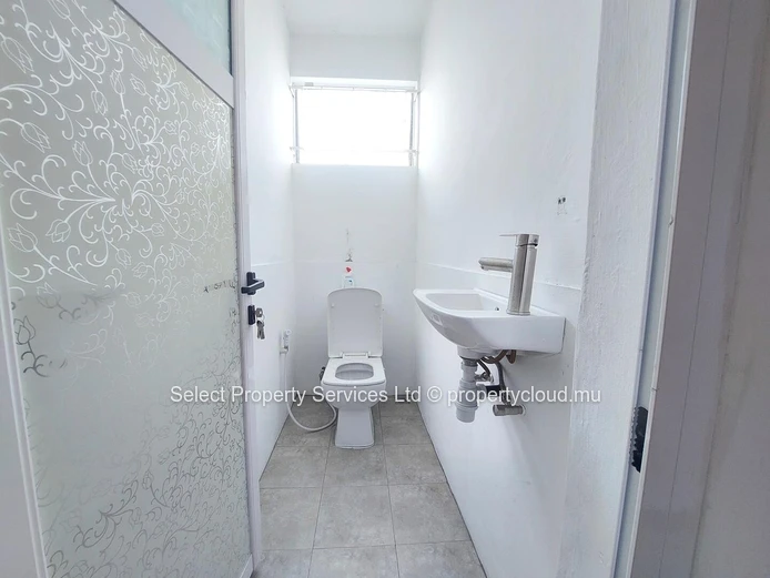 À Vendre : Belle maison non meublée à Vacoas,