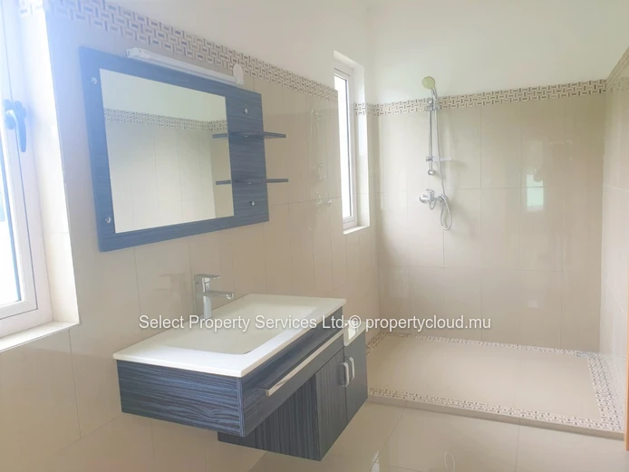 Grand Penthouse G+2 for Sale in River Island Residence - Trianon 