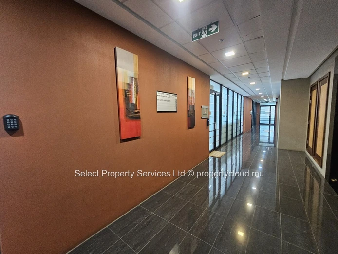 Espaces de bureaux semi-meublés à vendre à Ebene à partir de Rs26.5 M
