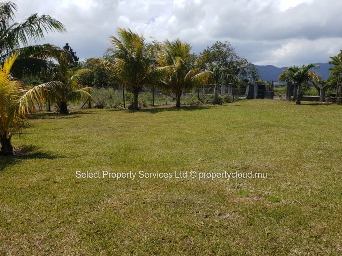 Land for sale Emerald Park, Trianon - Rs