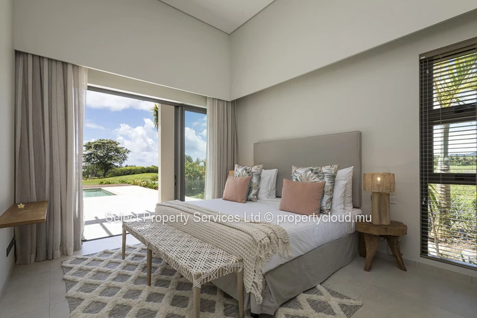 Luxueux Duplex de 4 chambres à vendre avec vue panoramique sur la mer et le golf à Anahita Beau Champ