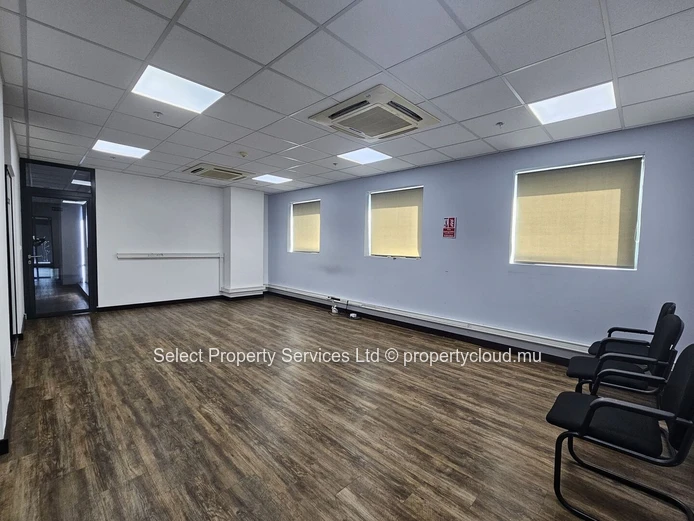 Espaces de bureaux semi-meublés à vendre à Ebene à partir de Rs26.5 M