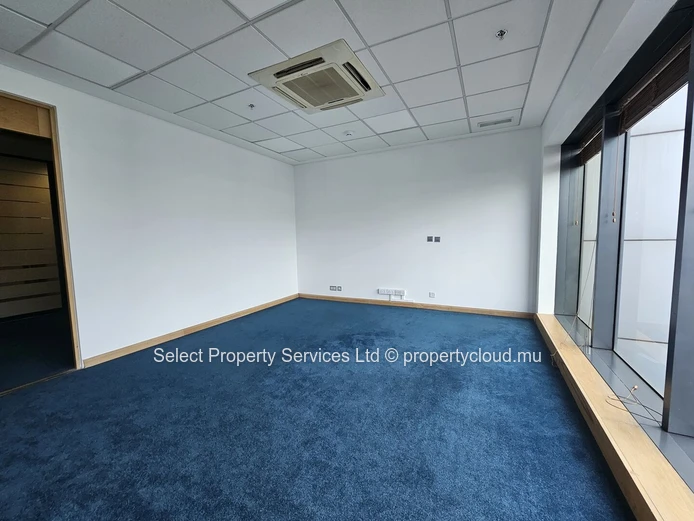 Espaces de bureaux semi-meublés à vendre à Ebene à partir de Rs26.5 M