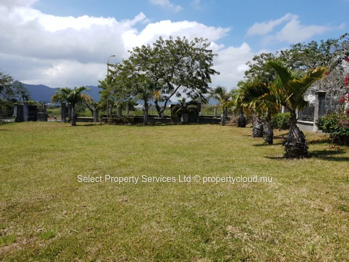 Land for sale Emerald Park, Trianon - Rs