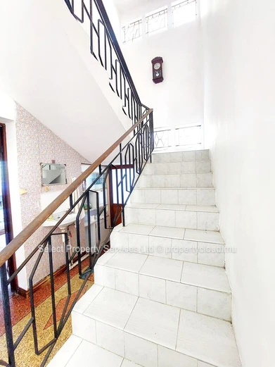 À Vendre : Belle maison non meublée à Vacoas,