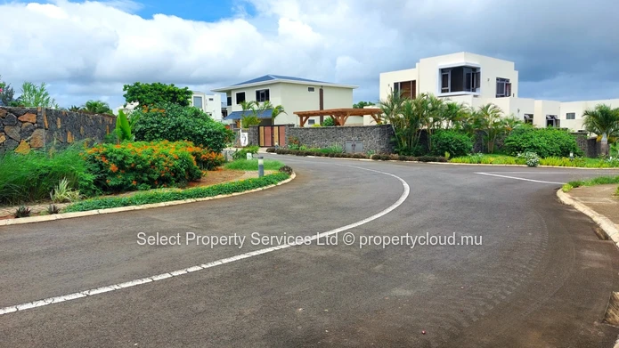 Residential plot for sale, Gated Morcellement, Bambous
