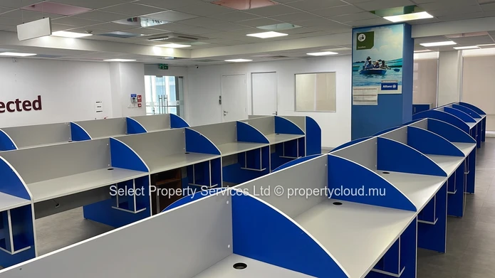 Espaces de bureaux meublés  à vendre à Ebène