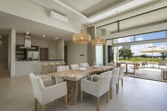 Luxueux Duplex de 4 chambres à vendre avec vue panoramique sur la mer et le golf à Anahita Beau Champ